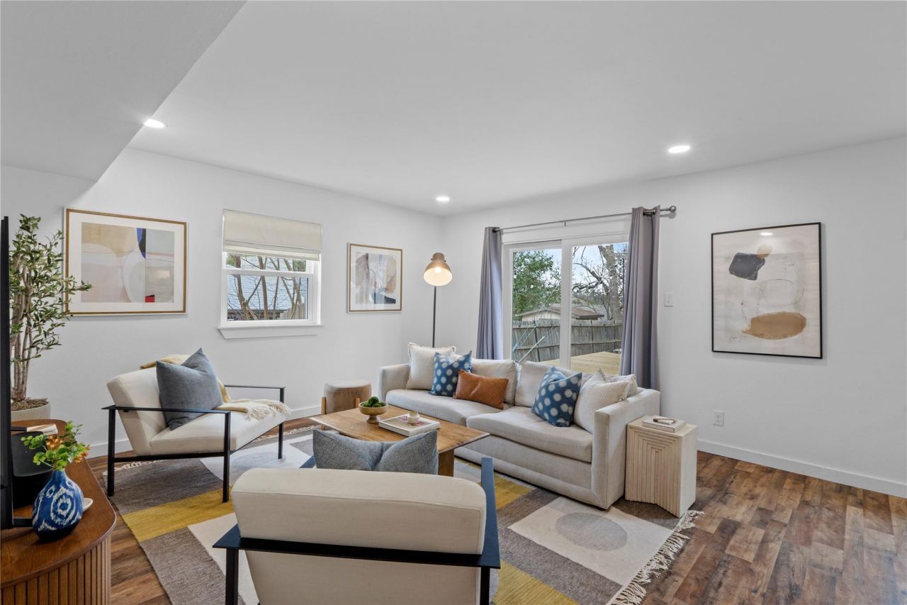 6809 Roanoke Dr, Austin, TX 78723 Main Photo