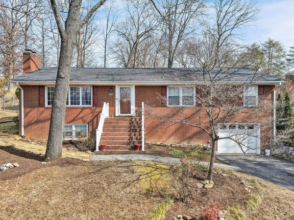 3552 Forester RD SW, Roanoke, VA 24015