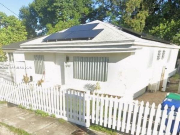 1717 NW 69th St, Miami, FL 33147