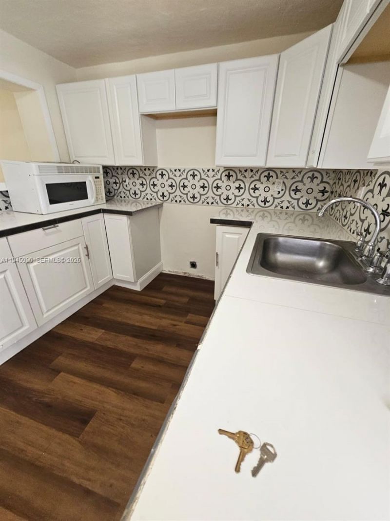 1717 NW 69th St, Miami, FL 33147 Photo