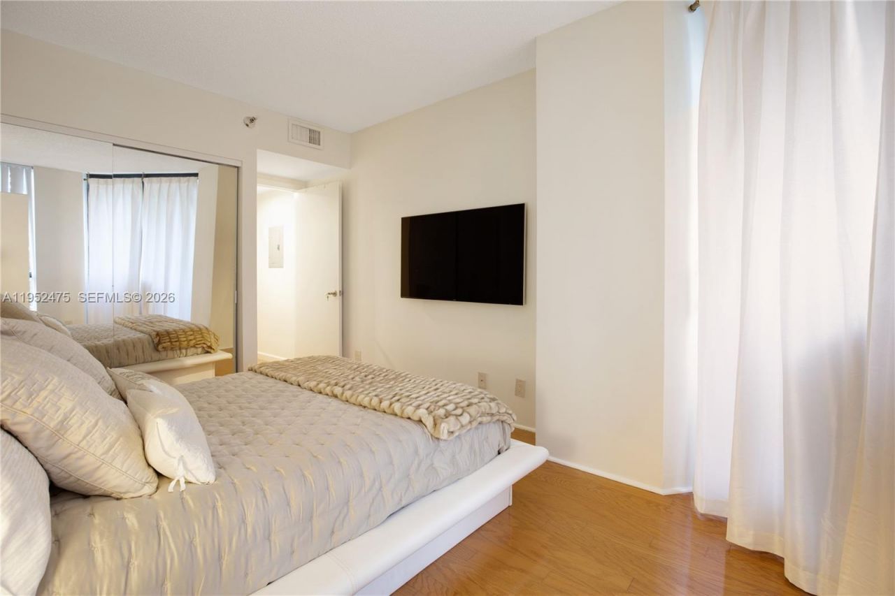 3640 Yacht Club Dr , Unit 304, Aventura, FL 33180 Photo