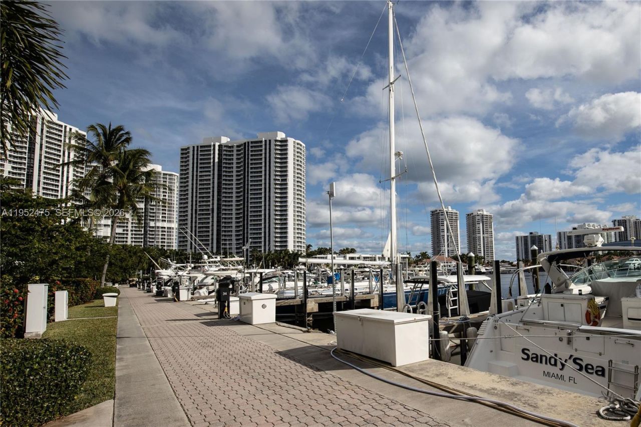 3640 Yacht Club Dr , Unit 304, Aventura, FL 33180 Photo