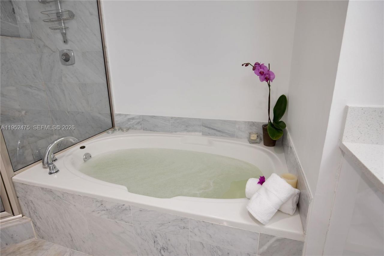 3640 Yacht Club Dr , Unit 304, Aventura, FL 33180 Photo