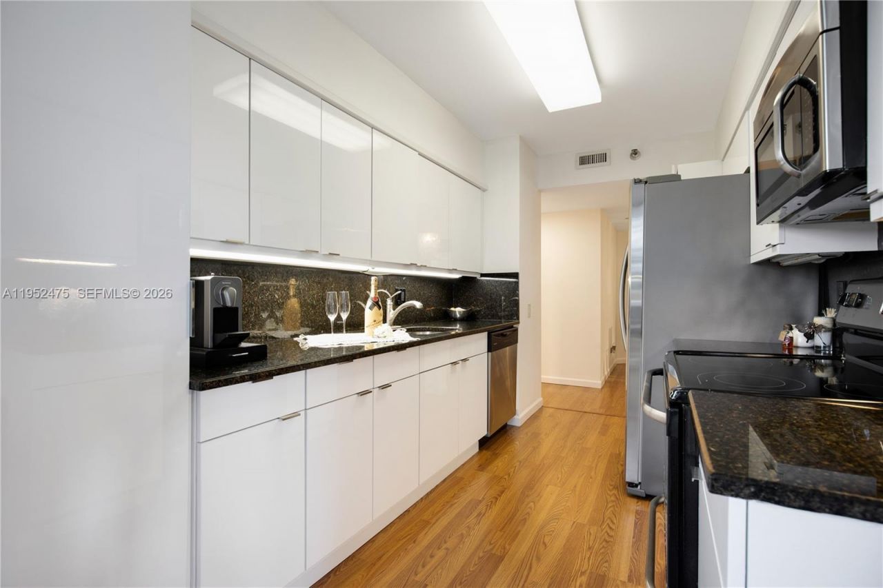 3640 Yacht Club Dr , Unit 304, Aventura, FL 33180 Photo