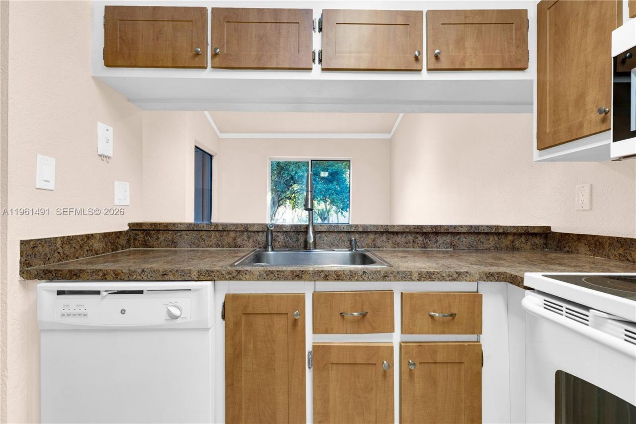 13864 SW 93rd Ln, Unit 13864, Miami, FL 33186 Photo