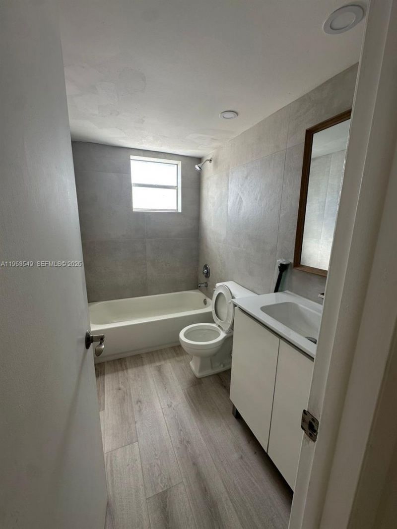 2008 N Jackson St, Unit B4, Hollywood, FL 33020 Photo