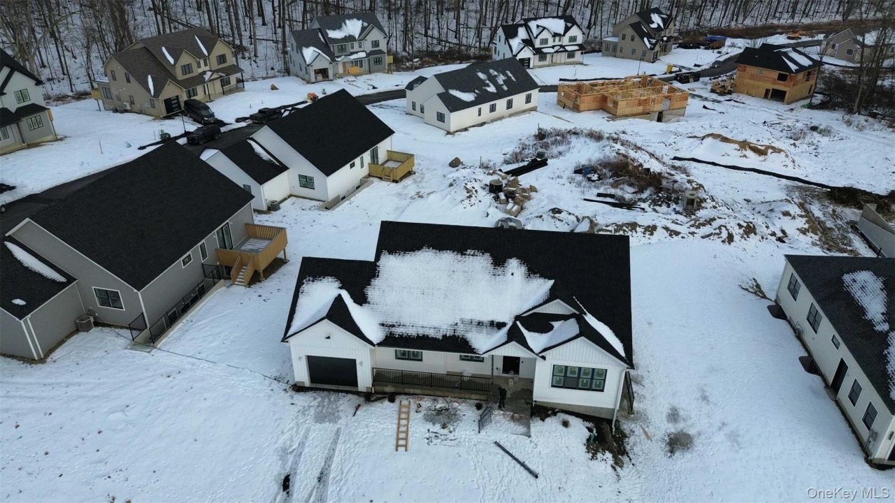 37 Southfield Falls, Monroe, NY 10950 Main Photo