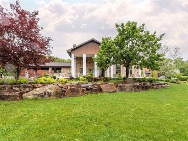 33 Chalkhill Ohiopyle Rd, Ohiopyle, PA 15470