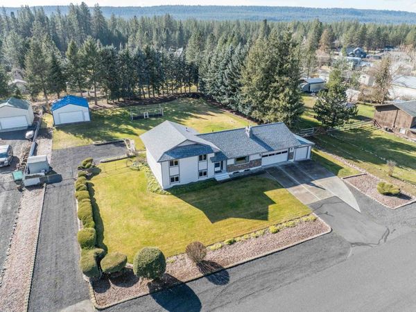 9513 W Nelson Dr, Nine Mile Falls, WA 99026