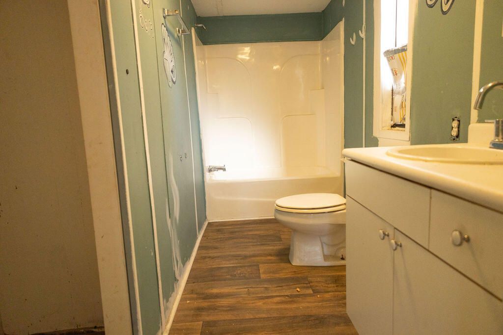 825 Glen Street Photo 11