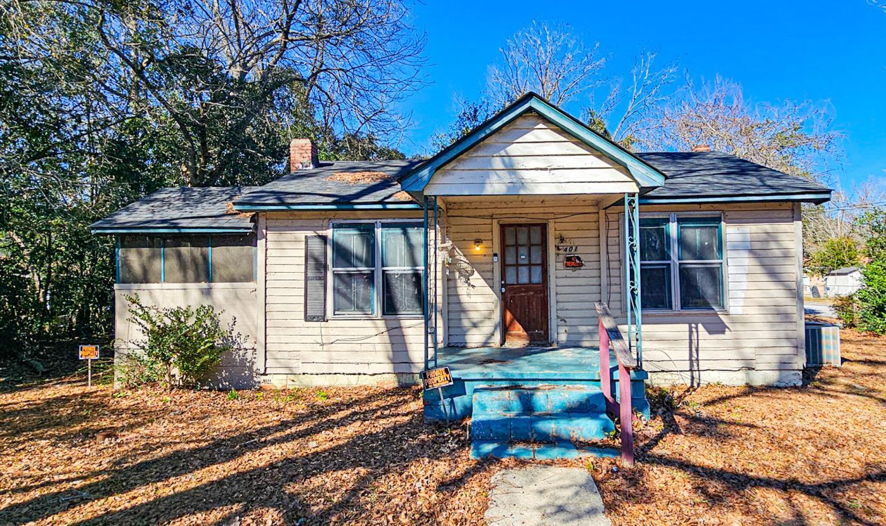 401 W Huggins Street Photo 2