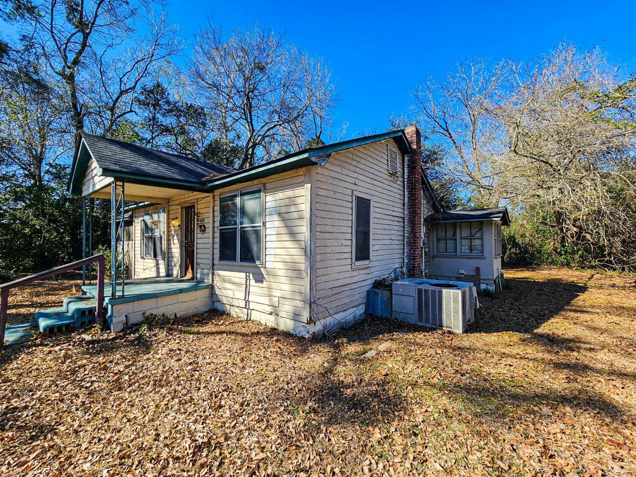 401 W Huggins Street Photo 3