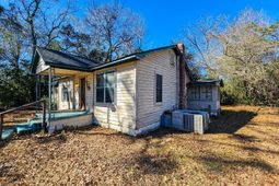 401 W Huggins Street photo 4