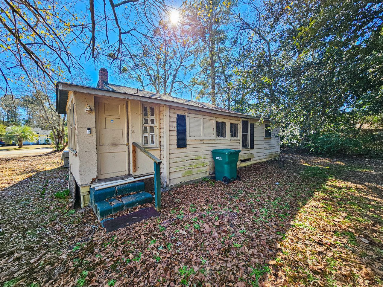 401 W Huggins Street Photo 5