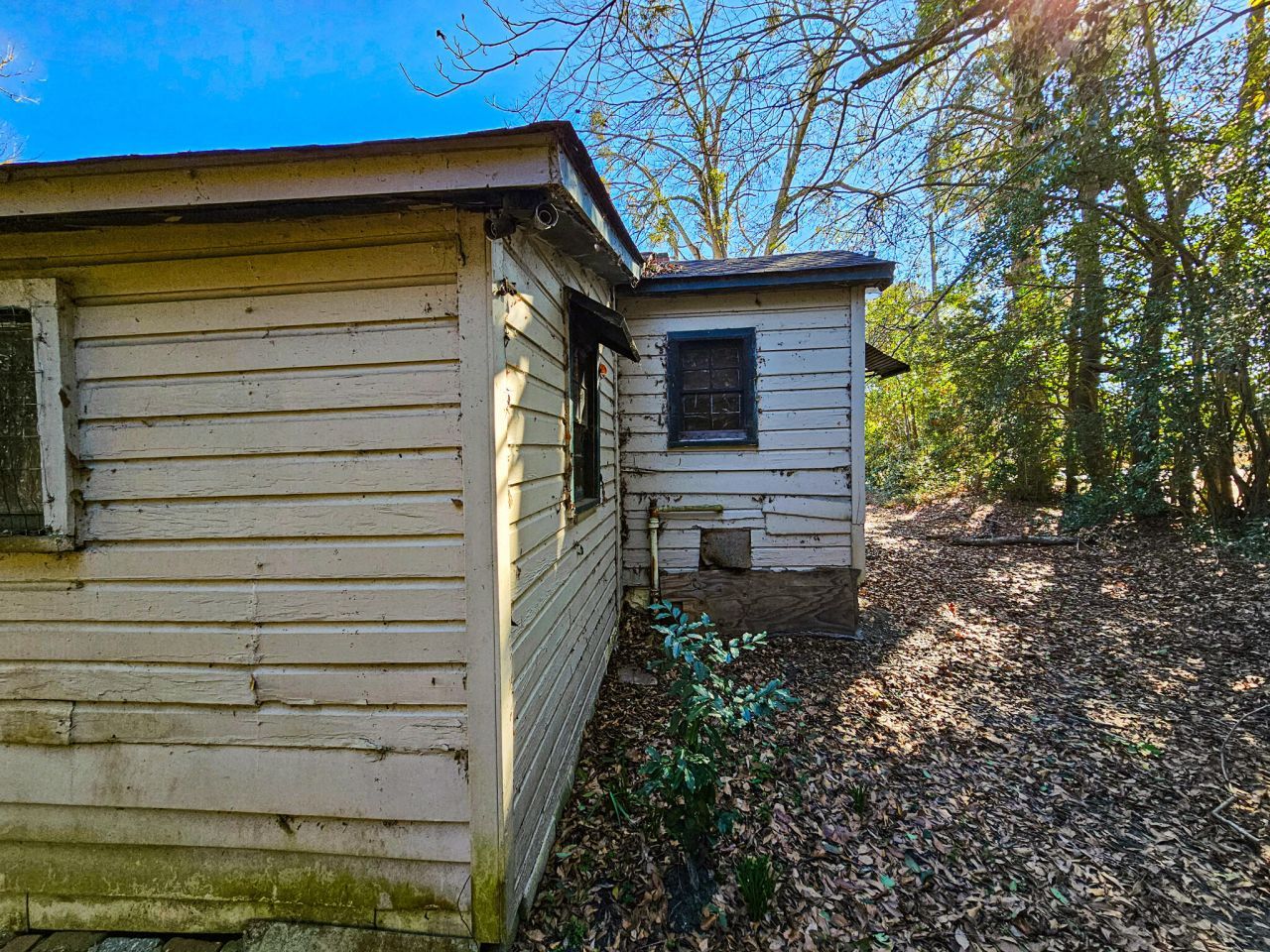 401 W Huggins Street Photo 6