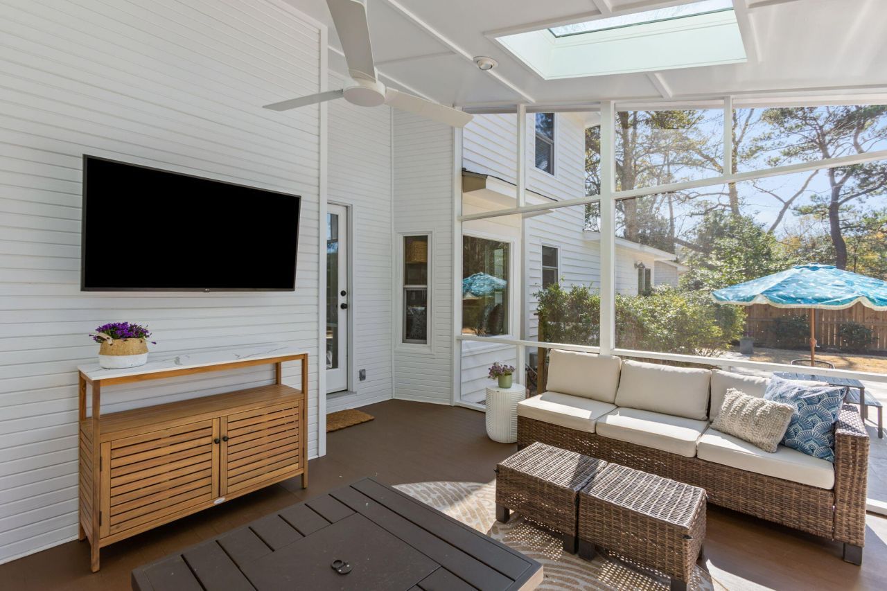 743 Gypsy Lane Photo 12