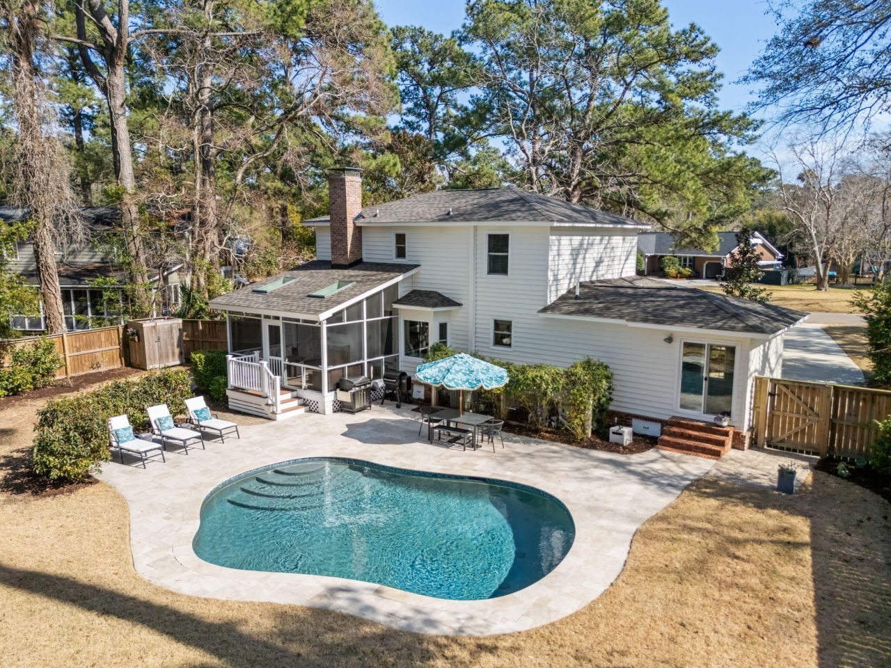 743 Gypsy Lane Photo 2