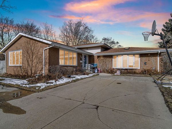 8796 Madison Avenue, Munster, IN 46321