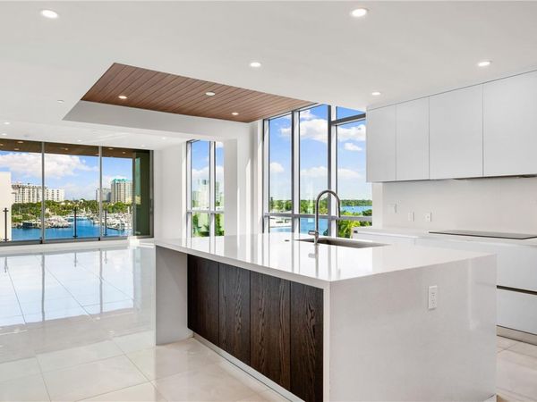 111 GOLDEN GATE, Unit 403, SARASOTA, FL 34236