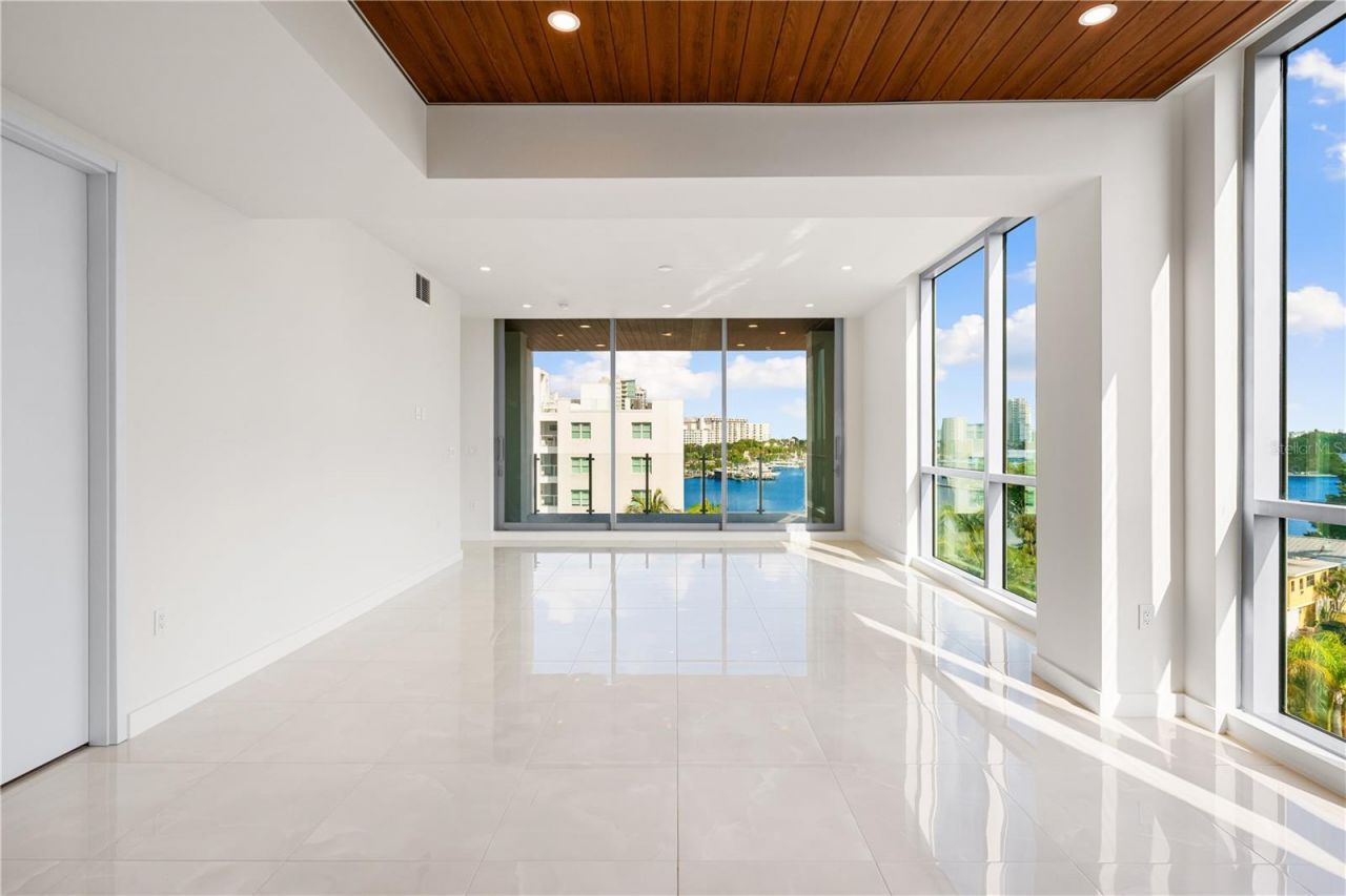 111 Golden Gate, Unit 403, Sarasota, FL 34236 Photo