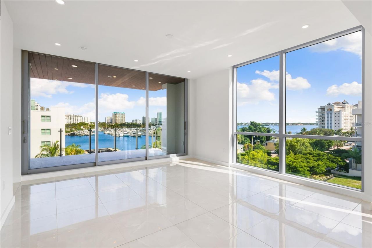 111 Golden Gate, Unit 403, Sarasota, FL 34236 Photo