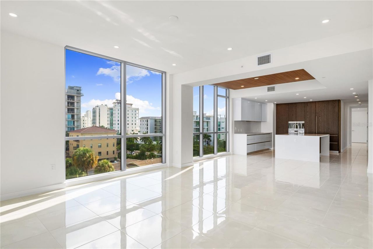 111 Golden Gate, Unit 403, Sarasota, FL 34236 Photo