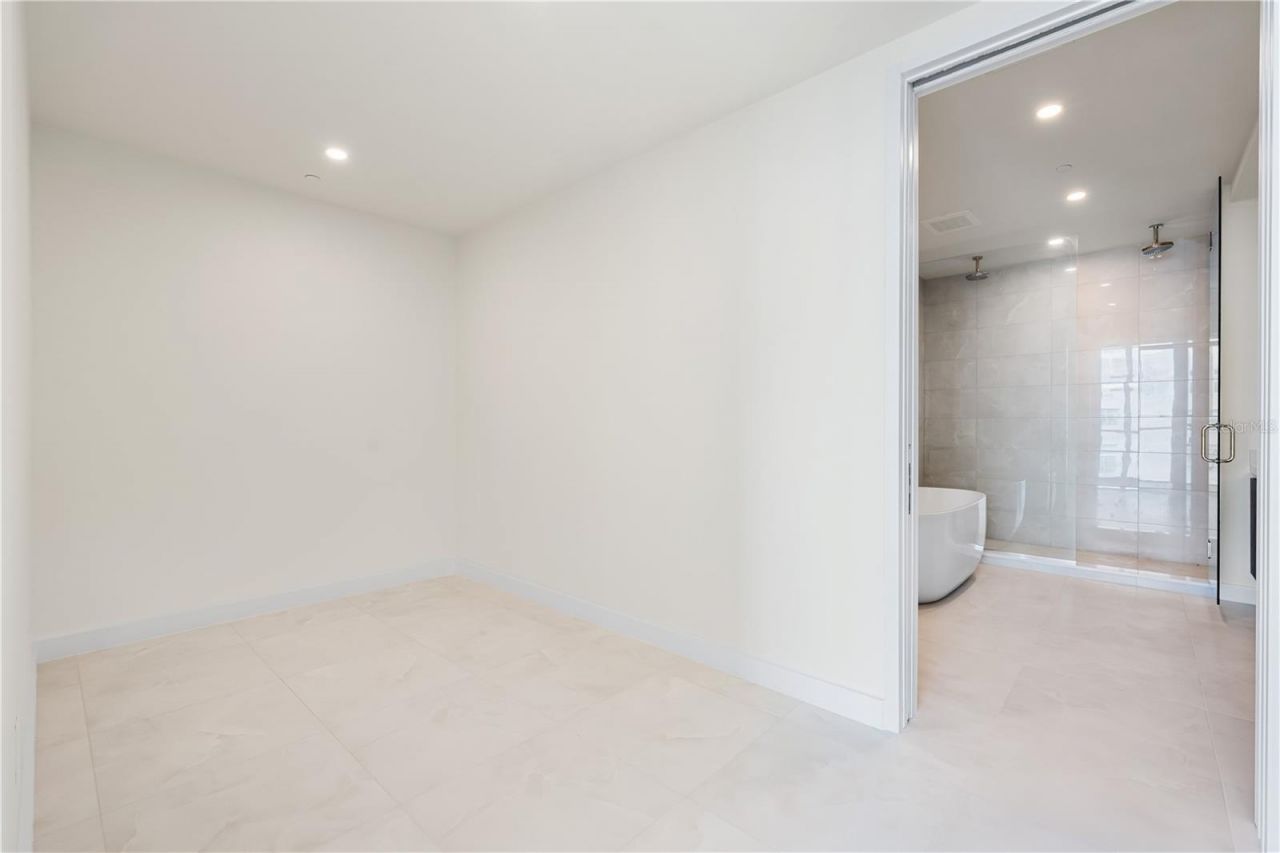 111 Golden Gate, Unit 403, Sarasota, FL 34236 Photo