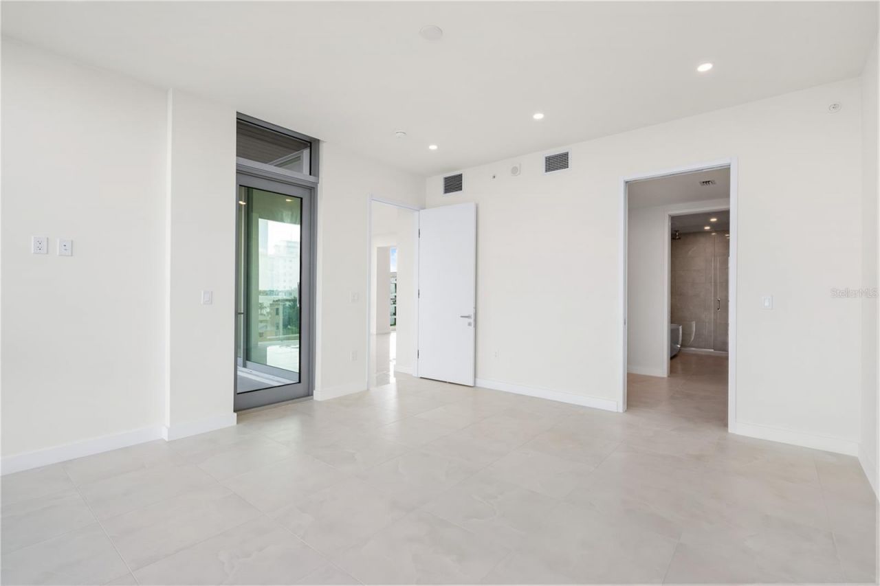 111 Golden Gate, Unit 403, Sarasota, FL 34236 Photo