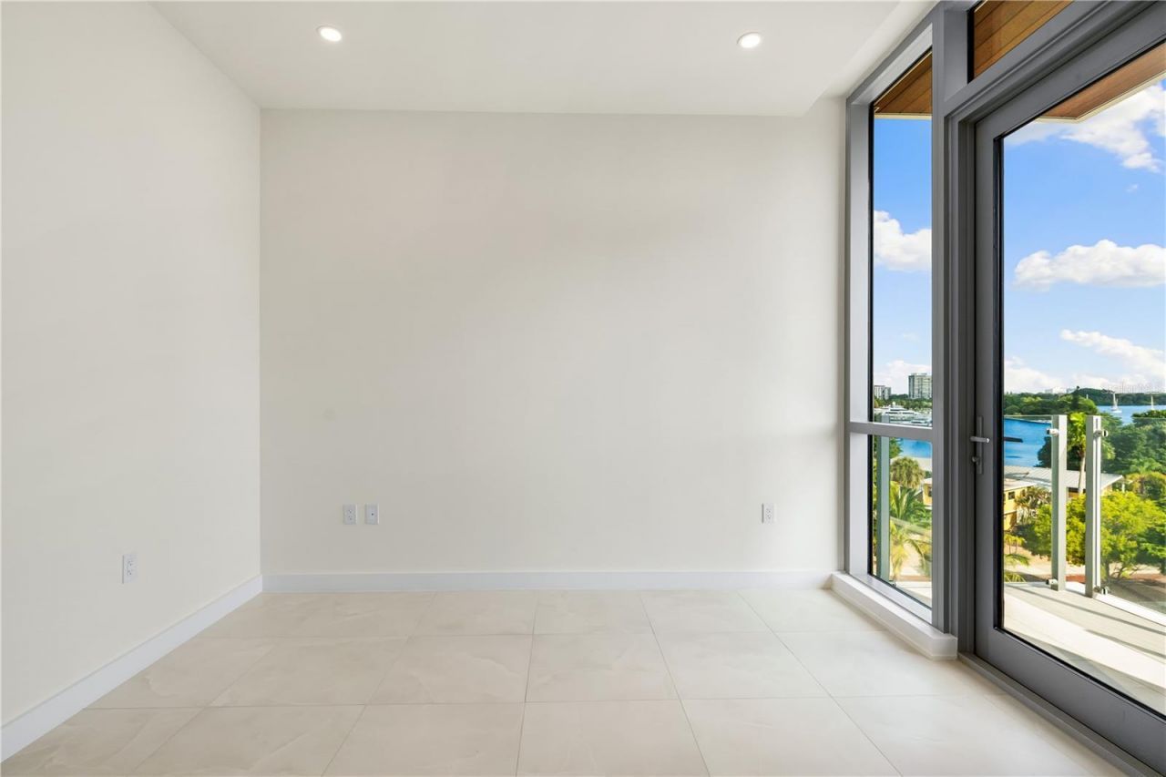111 Golden Gate, Unit 403, Sarasota, FL 34236 Photo
