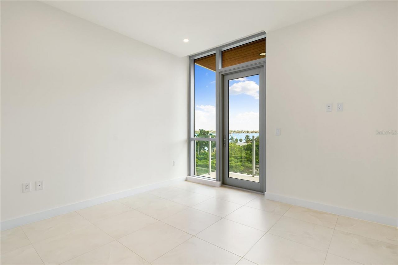 111 Golden Gate, Unit 403, Sarasota, FL 34236 Photo