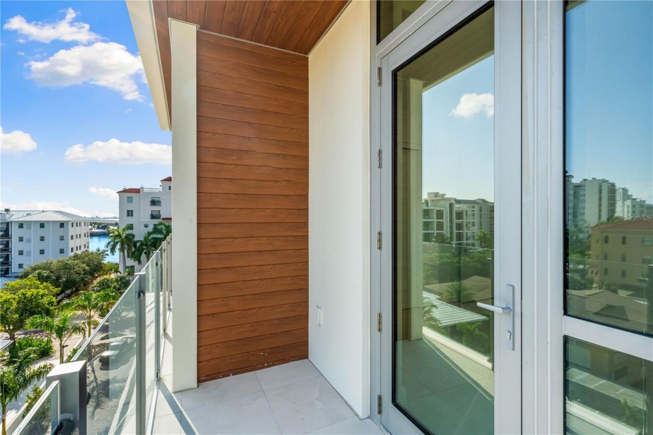 111 Golden Gate, Unit 403, Sarasota, FL 34236 Photo