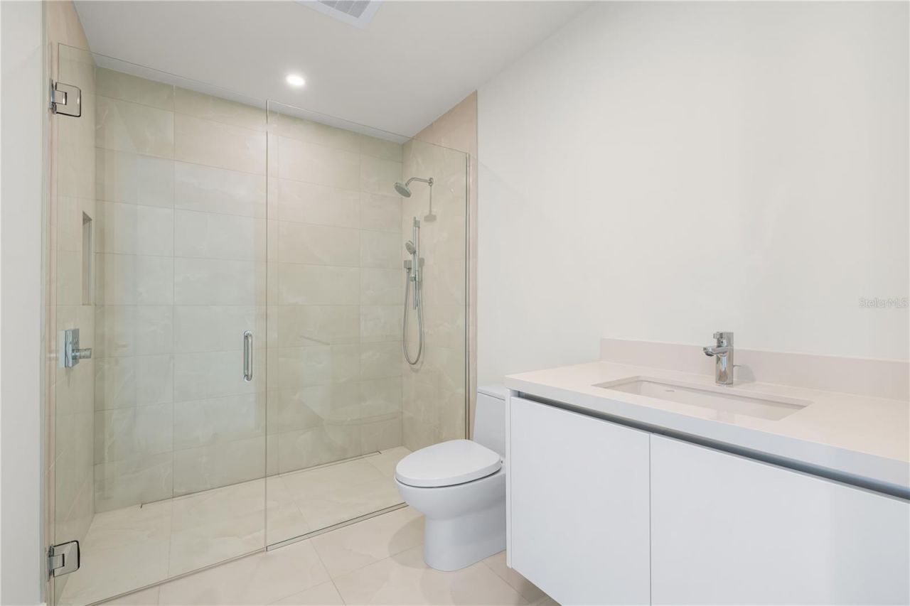 111 Golden Gate, Unit 403, Sarasota, FL 34236 Photo
