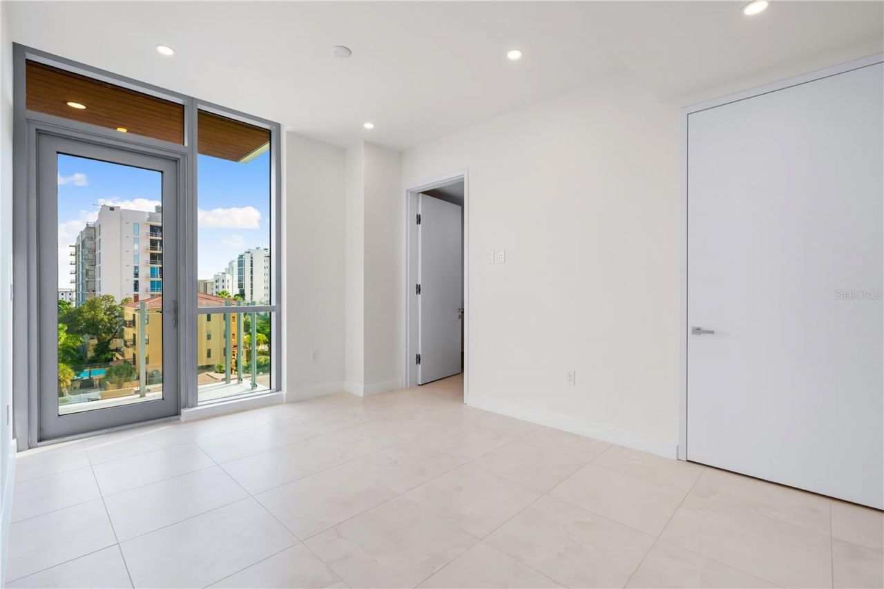 111 Golden Gate, Unit 403, Sarasota, FL 34236 Photo