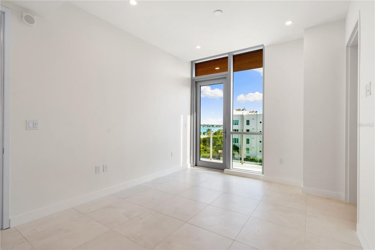 111 Golden Gate, Unit 403, Sarasota, FL 34236 Photo