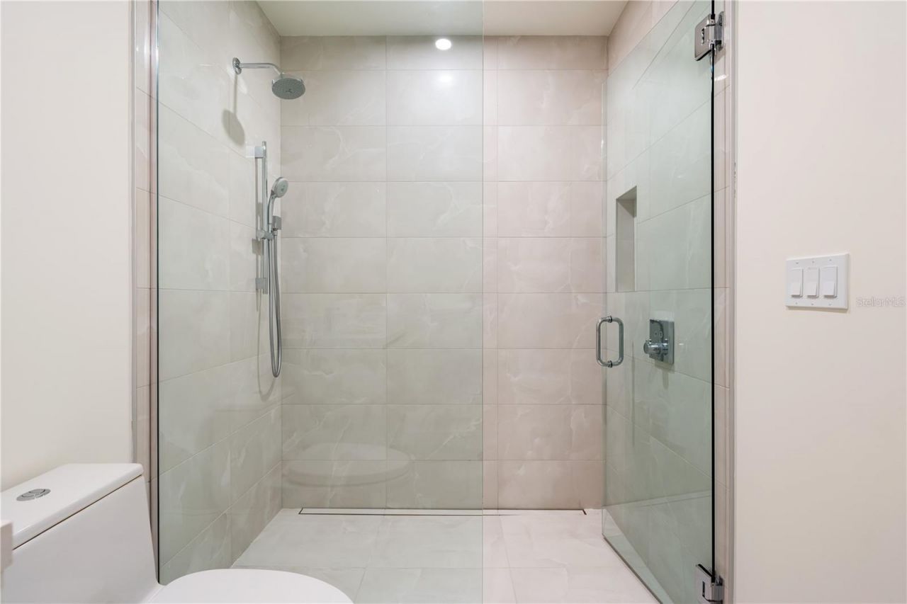 111 Golden Gate, Unit 403, Sarasota, FL 34236 Photo