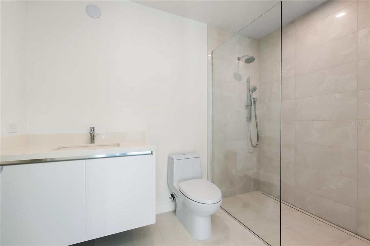 111 Golden Gate, Unit 403, Sarasota, FL 34236 Photo