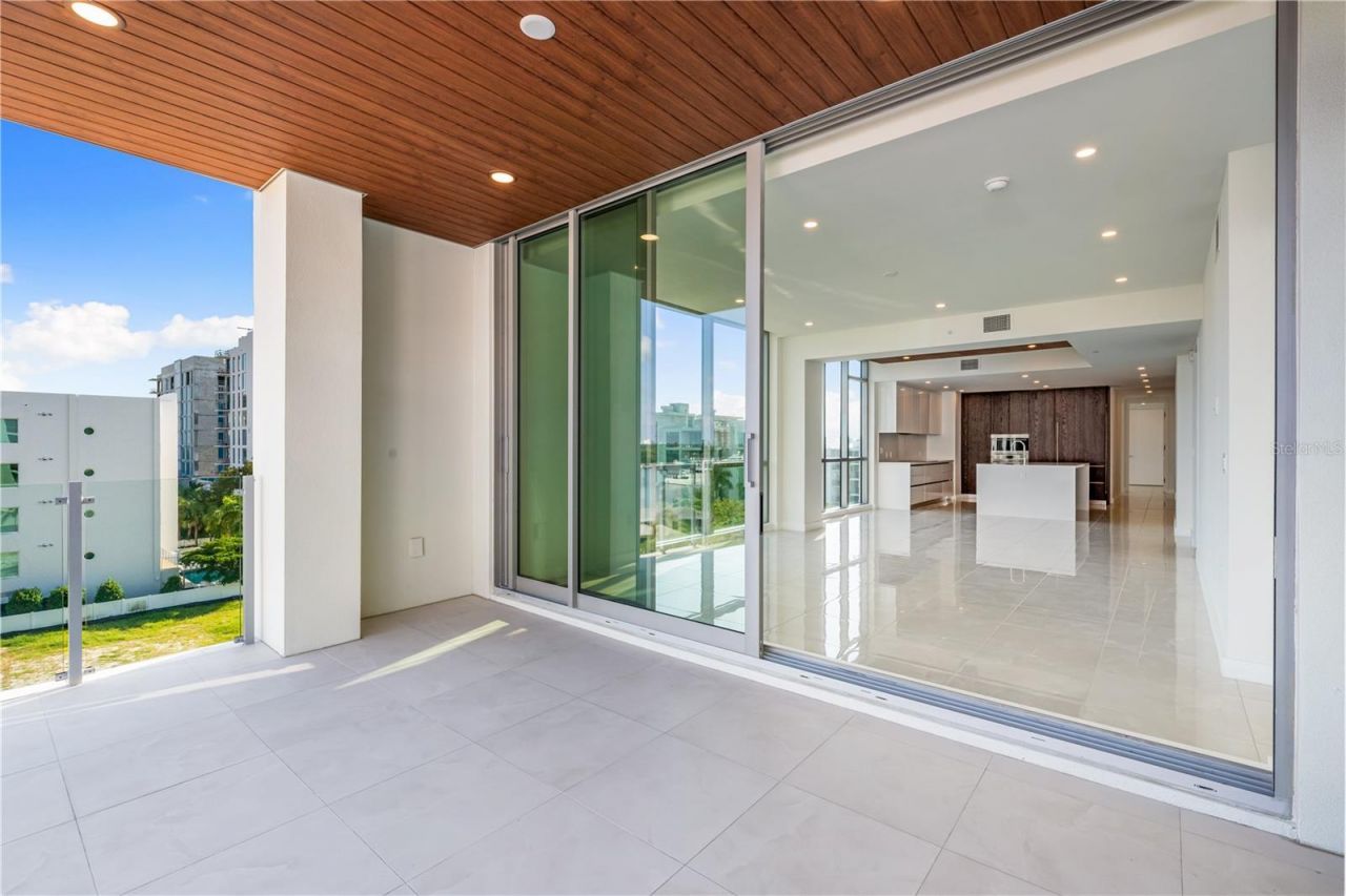 111 Golden Gate, Unit 403, Sarasota, FL 34236 Photo