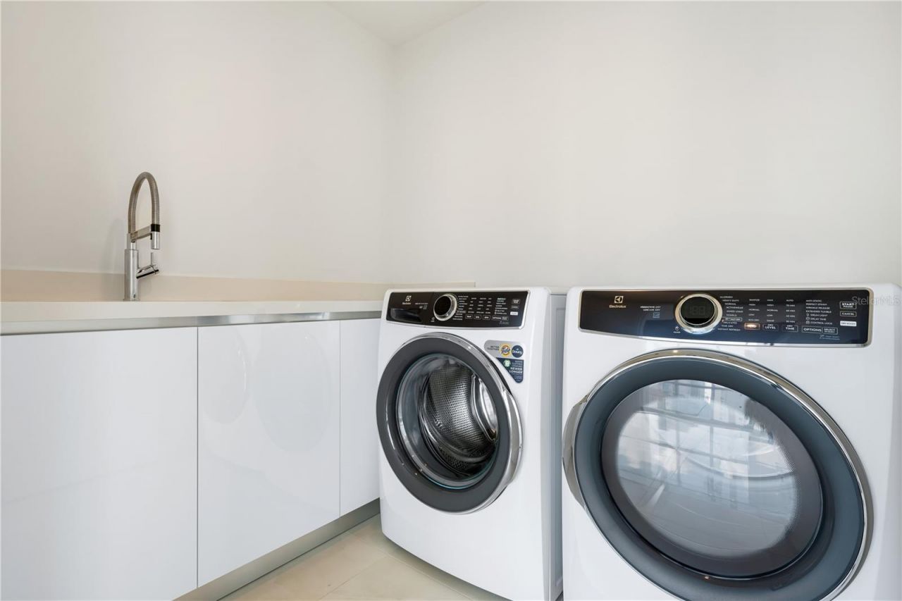 111 Golden Gate, Unit 403, Sarasota, FL 34236 Photo