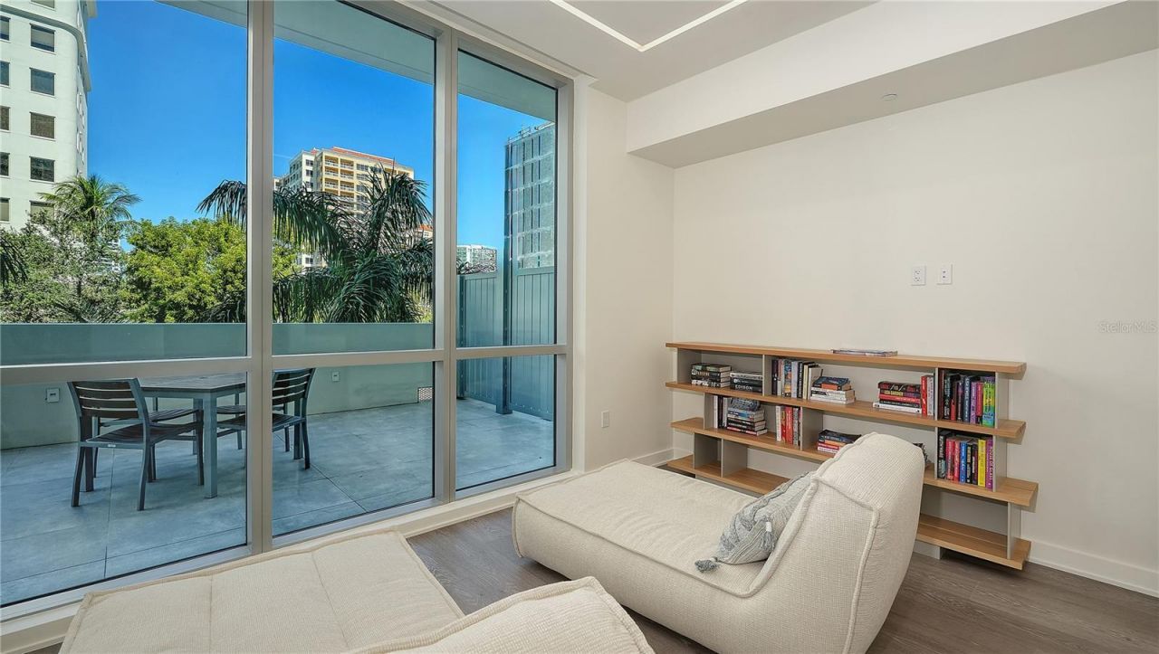 111 Golden Gate, Unit 403, Sarasota, FL 34236 Photo