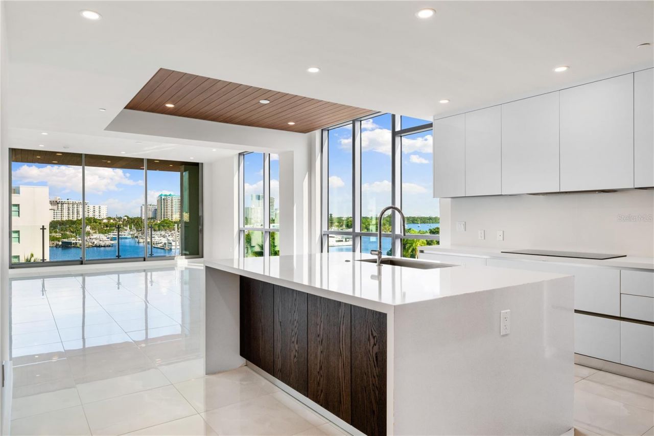 111 Golden Gate, Unit 403, Sarasota, FL 34236 Photo
