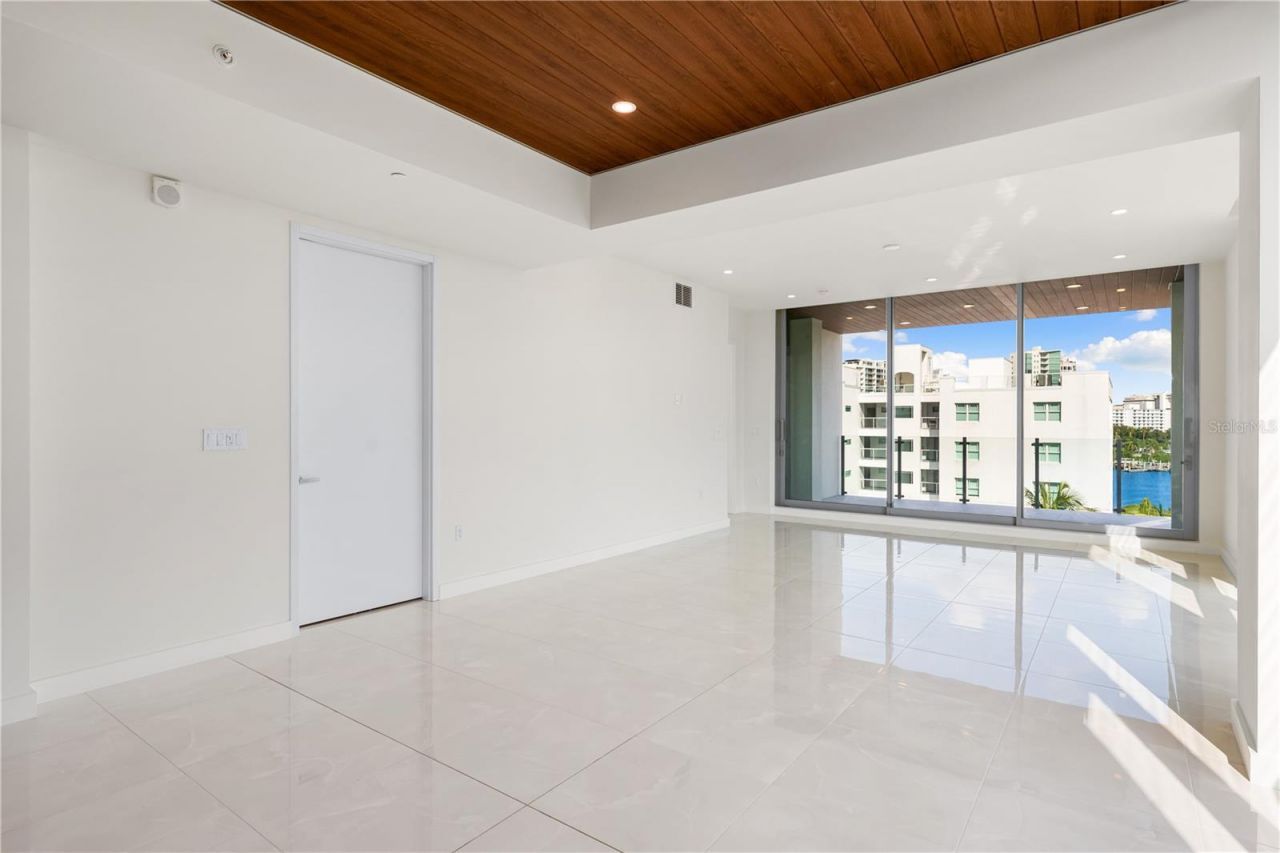 111 Golden Gate, Unit 403, Sarasota, FL 34236 Photo