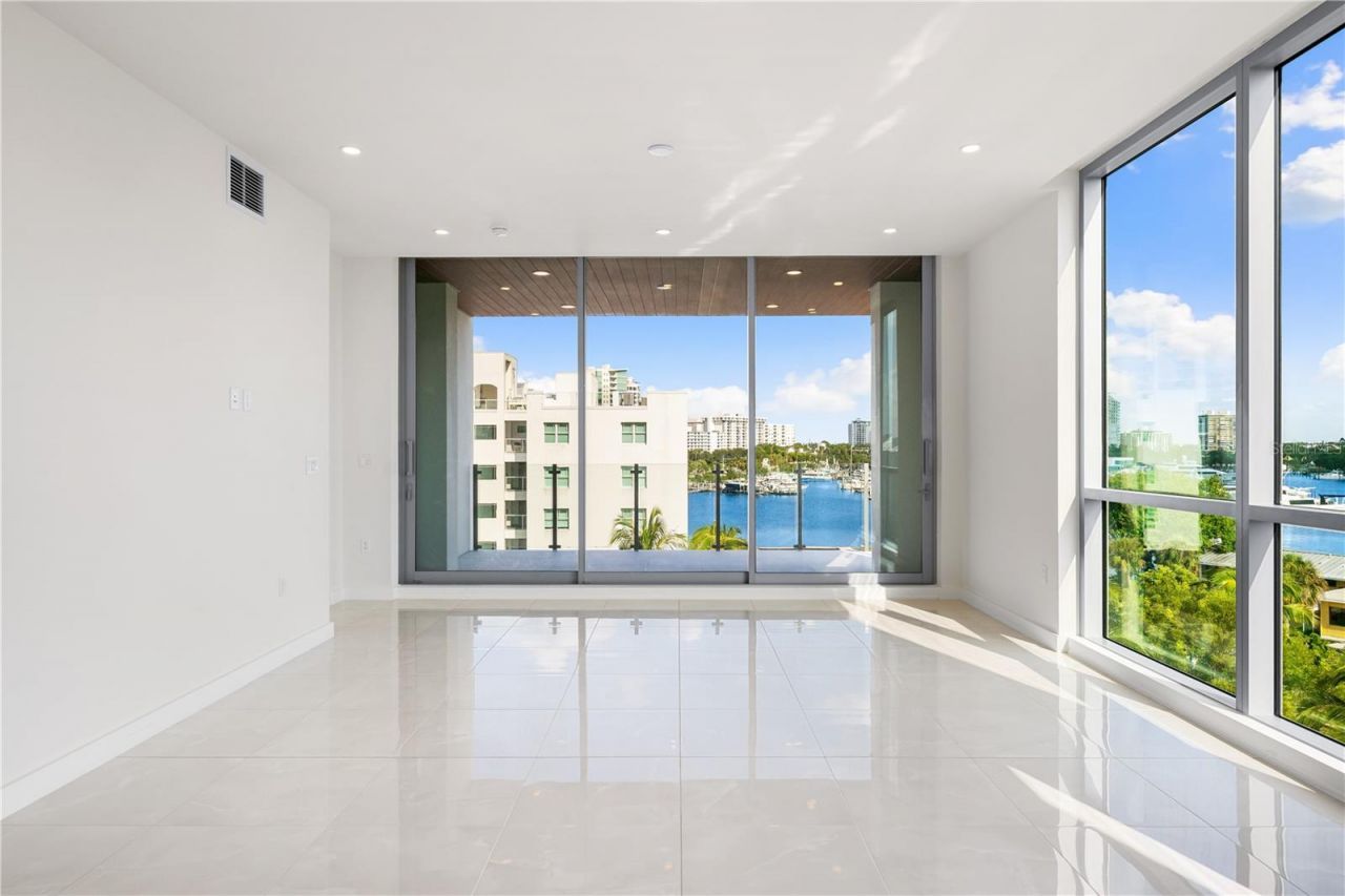 111 Golden Gate, Unit 403, Sarasota, FL 34236 Photo