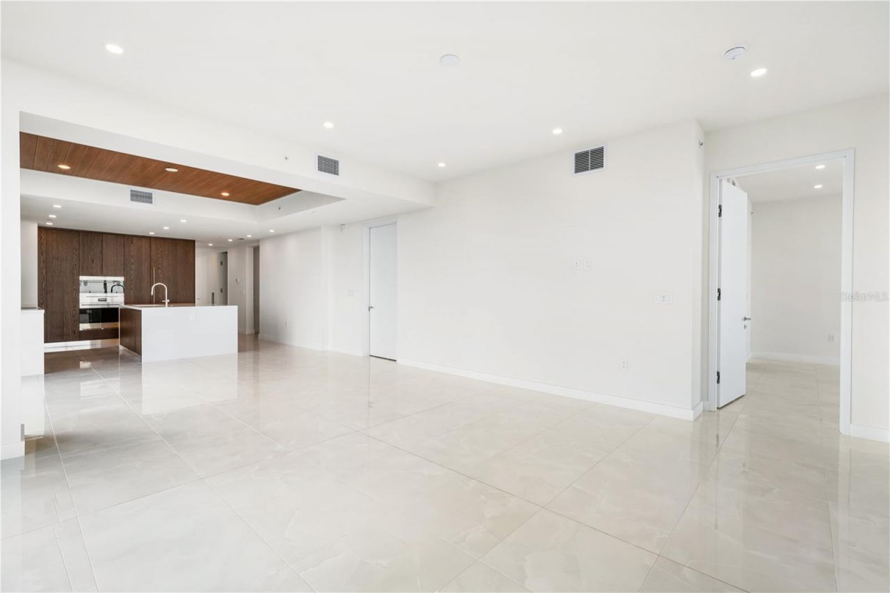 111 Golden Gate, Unit 403, Sarasota, FL 34236 Photo