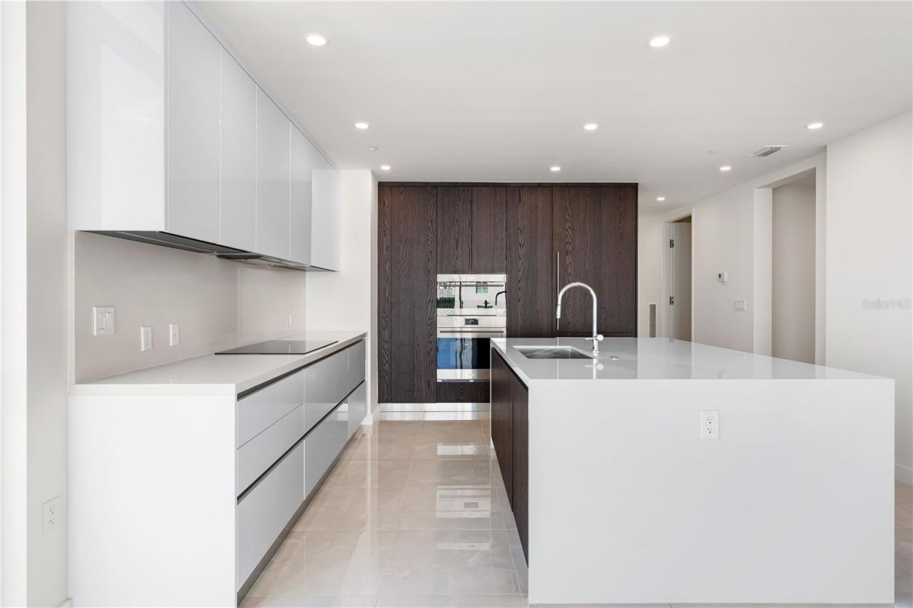 111 Golden Gate, Unit 403, Sarasota, FL 34236 Photo