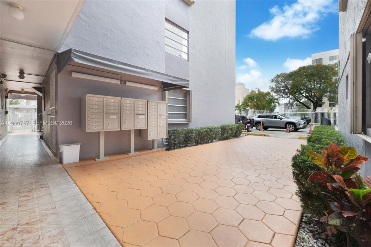 1661 SW 3rd St, Unit 25, Miami, FL 33135 Photo