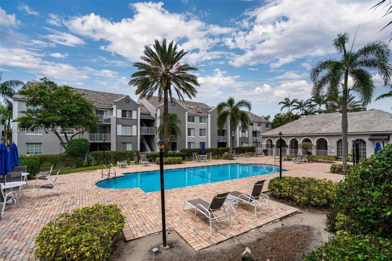 11133 SW 8th St, Unit 104, Pembroke Pines, FL 33025 Photo