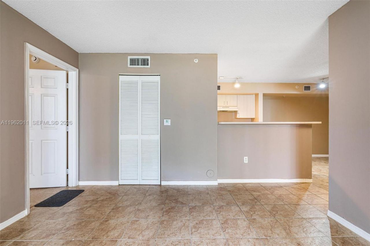 11133 SW 8th St, Unit 104, Pembroke Pines, FL 33025 Photo