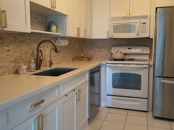 201 180th Dr, Unit 201, Sunny Isles Beach, FL 33160