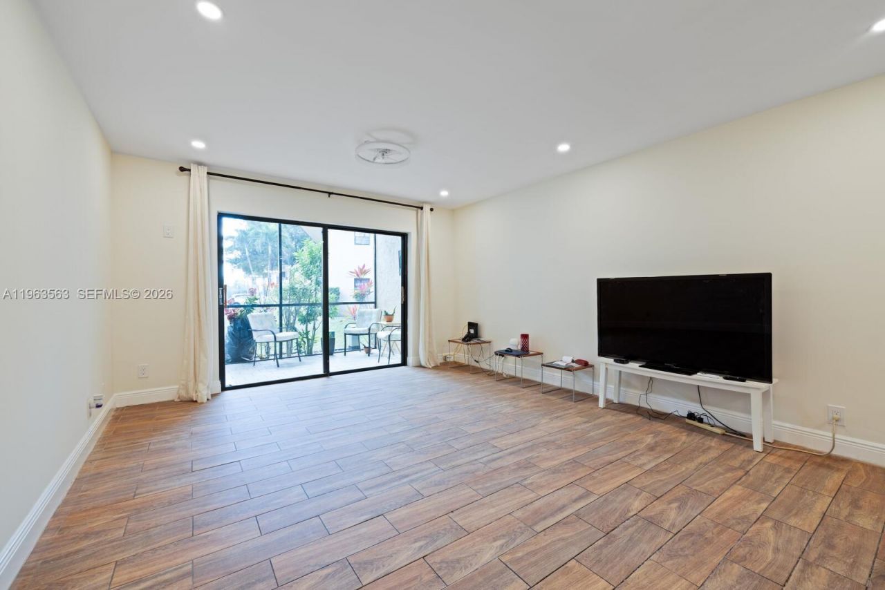 200 Gate Rd , Unit 102, Hollywood, FL 33024 Photo