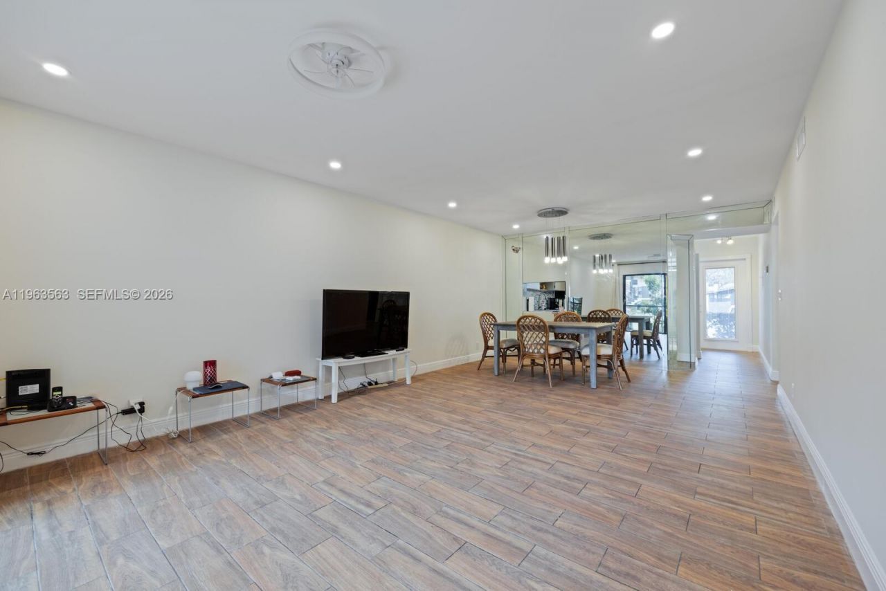 200 Gate Rd , Unit 102, Hollywood, FL 33024 Photo